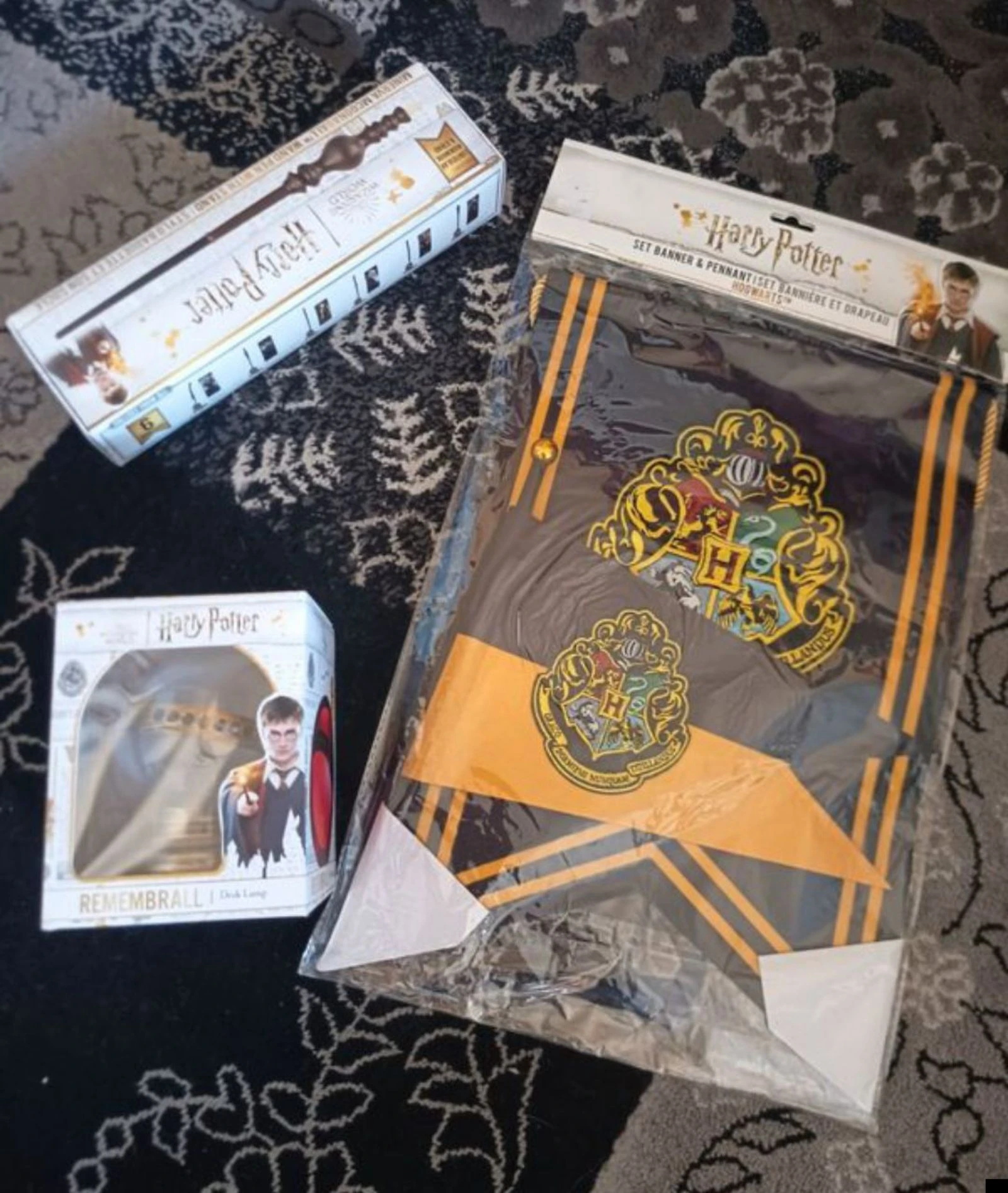 Lot 3 objet Harry Potter baguette bannière et lampe neuf 